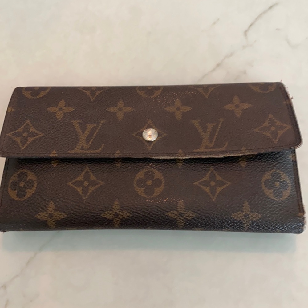 100% authentic Louis Vuitton wallet Portefeuille Pre owned Minor signs of use